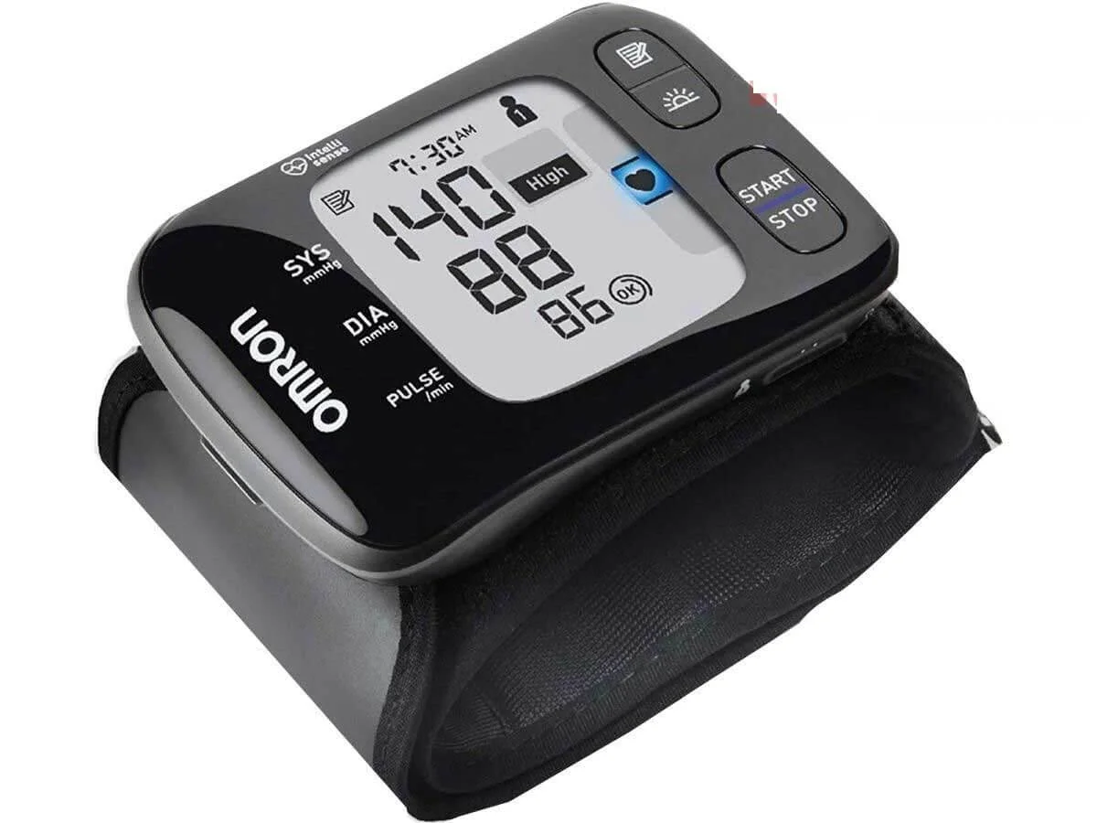Máy đo huyết áp cổ tay Omron HEM-6232T màn hình điện tử đo nhịp tim