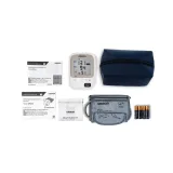 Trọn bộ phụ kiện Omron JPN750 gồm thân máy, túi đựng có quai xách, vòng bít, 4 pin và sách hướng dẫn