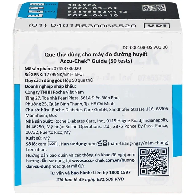 Mặt sau hộp que thử Accu-Chek Guide 50 que in nhãn phụ tiếng Việt và mã vạch lô sản xuất