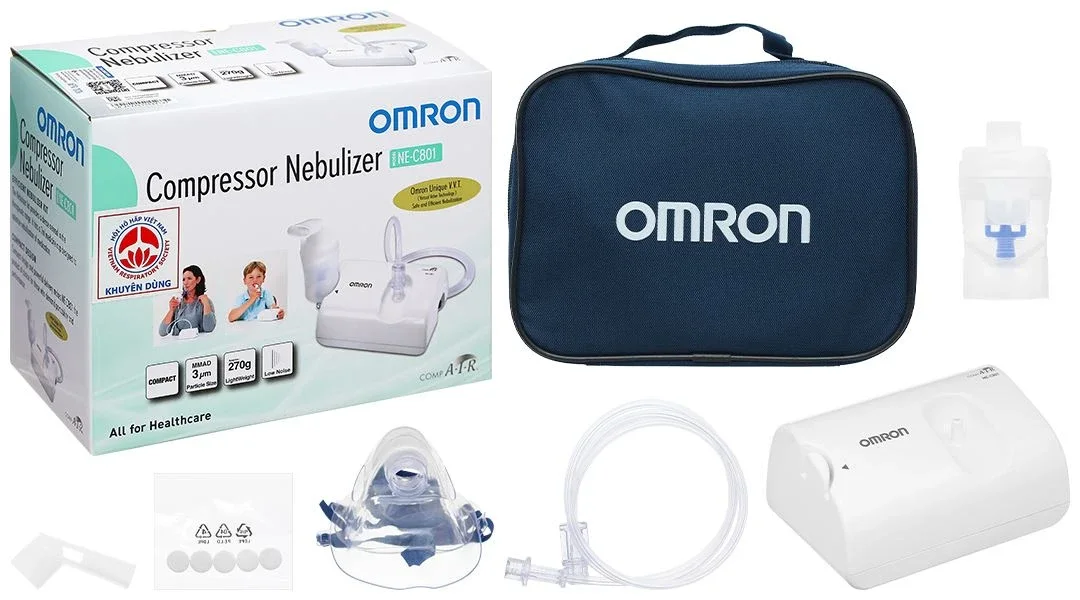 Trọn bộ sản phẩm Omron NE-C801 kèm túi xách xanh mang logo thương hiệu Omron